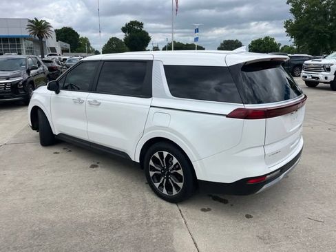 Used 2024 Kia Carnival EX FWD image 4