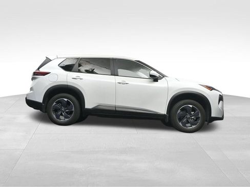 Used 2025 Nissan Rogue SV AWD/4WD image 15