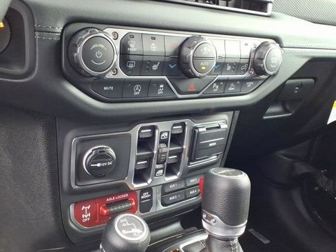 New 2026 Jeep Gladiator Mojave w/ Safety Group image 9