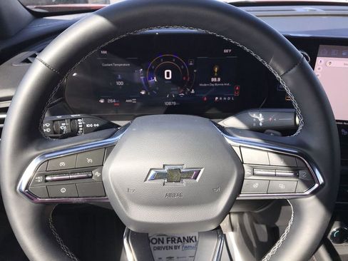 Used 2025 Chevrolet Traverse Z71 image 14