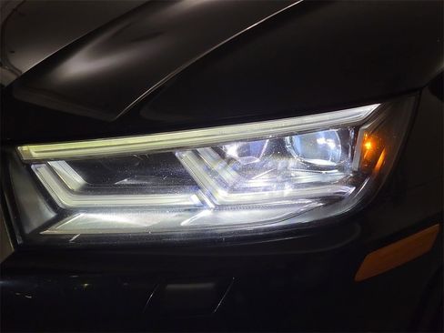 Used 2018 Audi Q5 2.0T Premium Plus w/ Premium Plus Package image 35