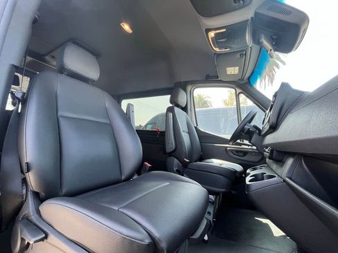 Used 2024 Mercedes-Benz Sprinter 2500 image 15