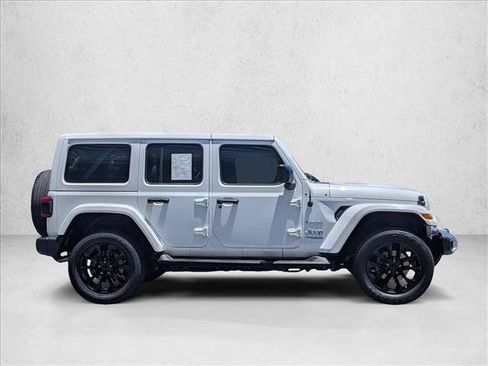 Used 2022 Jeep Wrangler Unlimited Sahara w/ Cold Weather Group AWD/4WD image 4