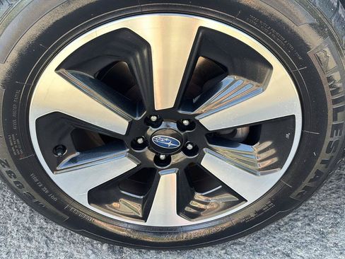 Used 2017 Subaru Forester 2.5i Premium AWD/4WD image 40