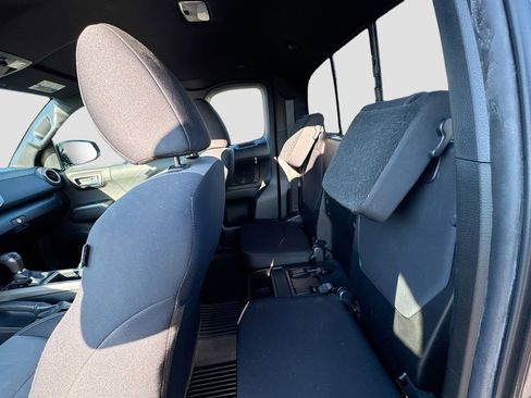 Used 2022 Toyota Tacoma TRD Sport image 21