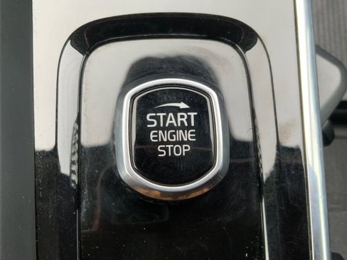 Used 2025 Volvo XC60 B5 Plus image 36