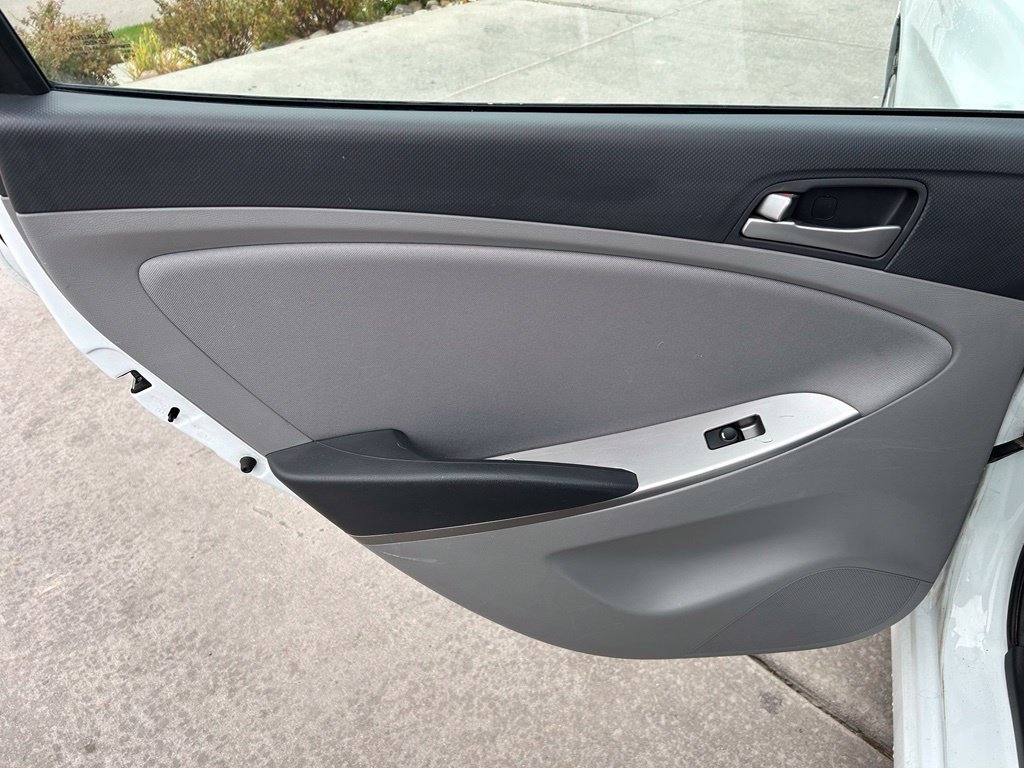 Used 2015 Hyundai Accent GLS FWD image 21