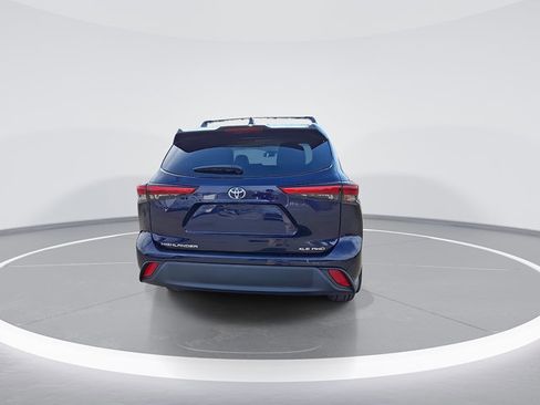 Used 2022 Toyota Highlander XLE image 8
