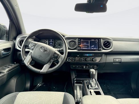 Used 2022 Toyota Tacoma TRD Off-Road image 12