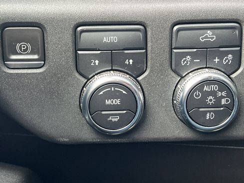 Used 2023 GMC Sierra 1500 Elevation image 39