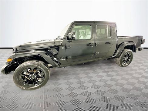 Used 2022 Jeep Gladiator Overland image 4