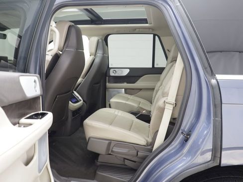 Used 2023 Lincoln Navigator Reserve AWD/4WD image 15