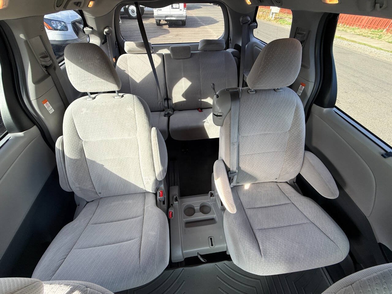 Used 2017 Toyota Sienna LE FWD image 16