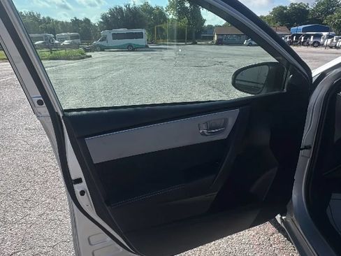 Used 2017 Toyota Corolla L FWD image 10