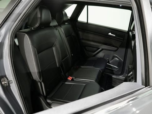 Used 2022 Volkswagen Atlas Cross Sport SE w/ Panoramic Sunroof Package image 29