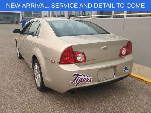 Used 2010 Chevrolet Malibu LS FWD image 3