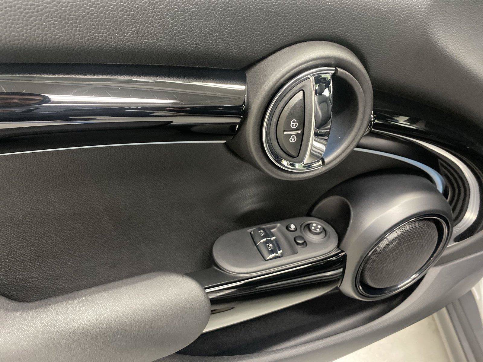 Used 2024 MINI Cooper SE FWD image 19