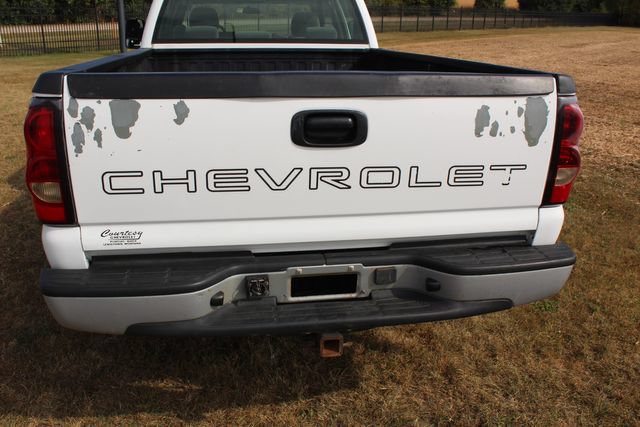 Used 2006 Chevrolet Silverado 2500 W/T w/ Heavy-Duty Power Package AWD/4WD image 4