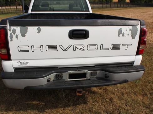Used 2006 Chevrolet Silverado 2500 W/T w/ Heavy-Duty Power Package image 4