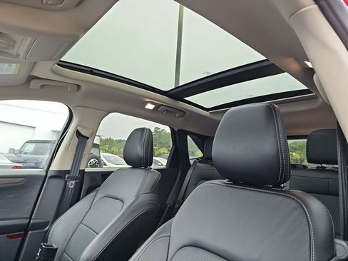 Used 2020 Ford Escape Titanium w/ Titanium Premium Package 2.0 AWD/4WD image 10