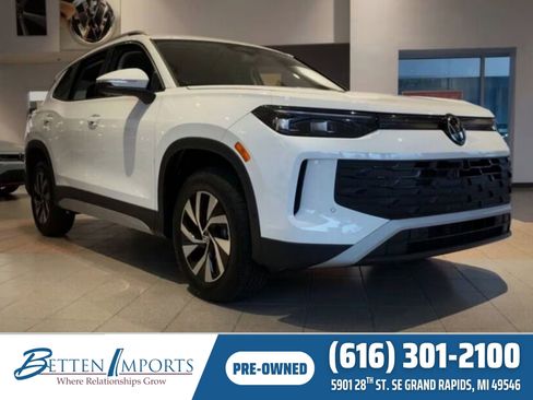 Used 2025 Volkswagen Tiguan S image 1