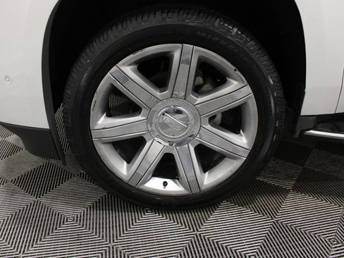 Used 2017 Cadillac Escalade ESV Luxury AWD/4WD image 37