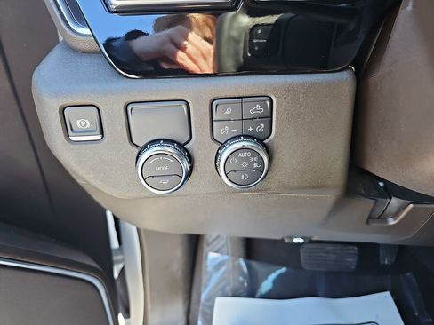 Used 2025 GMC Sierra 1500 SLT image 31