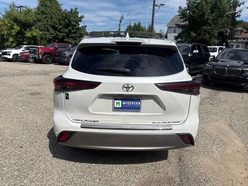 Used 2024 Toyota Highlander Platinum AWD/4WD image 5