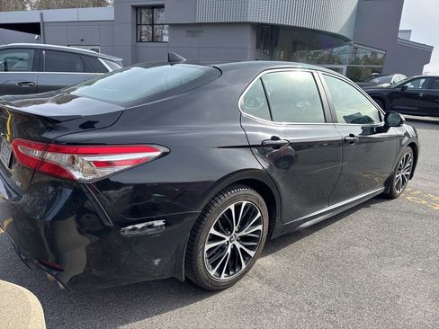 Used 2019 Toyota Camry SE image 5