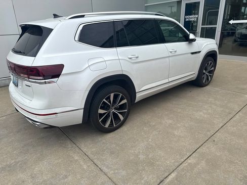 Used 2024 Volkswagen Atlas SEL Premium R-Line AWD/4WD image 4