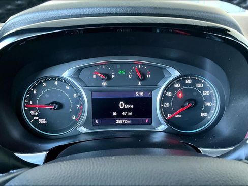Used 2022 Chevrolet Traverse LT FWD image 25