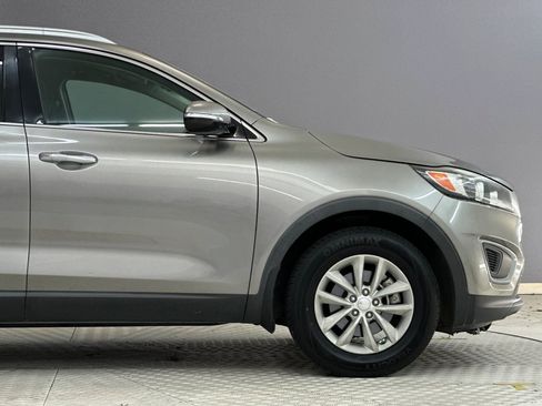 Used 2016 Kia Sorento LX w/ LX Convenience Package image 22