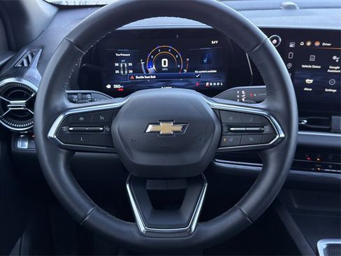 Used 2025 Chevrolet Equinox LT image 11