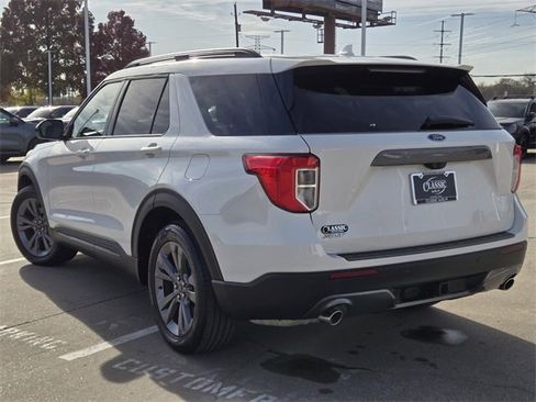 Used 2022 Ford Explorer XLT w/ Equipment Group 202A image 4