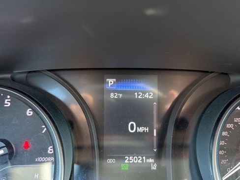 Used 2024 Toyota Camry SE image 14