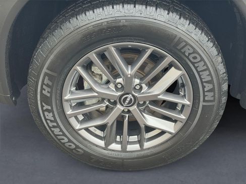 Used 2024 Nissan Rogue S AWD/4WD image 9