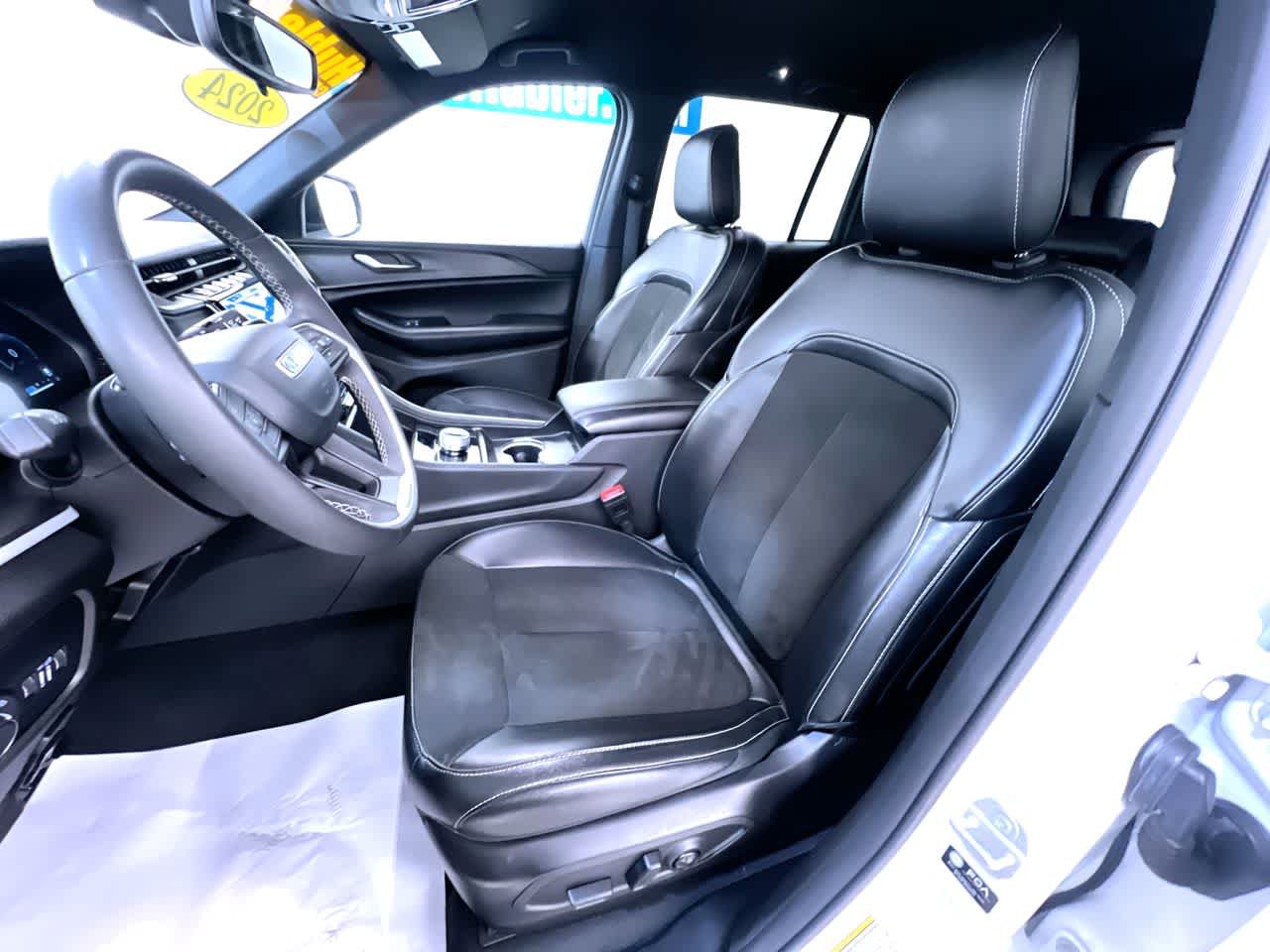 Used 2024 Jeep Grand Cherokee Altitude AWD/4WD image 14