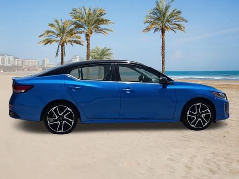 Used 2025 Nissan Sentra SR w/ SR Premium Package FWD image 9