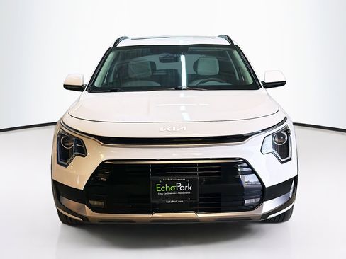 Used 2023 Kia Niro EX Touring image 2