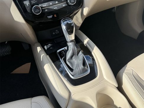 Used 2019 Nissan Rogue SL image 14