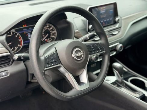 Used 2024 Nissan Altima 2.5 SV image 7