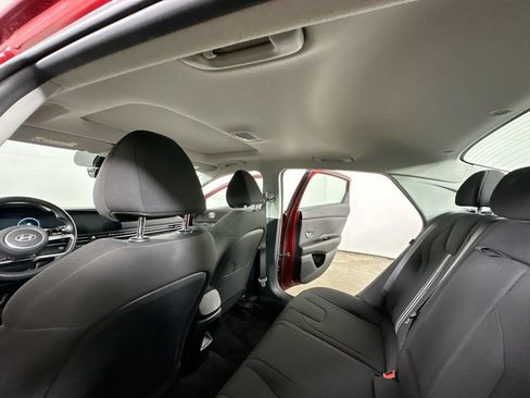 Used 2025 Hyundai Elantra SEL FWD image 13