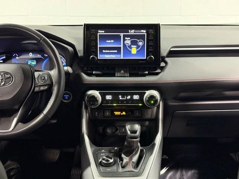 Used 2021 Toyota RAV4 SE image 37