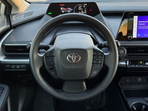 Used 2025 Toyota Prius LE image 28
