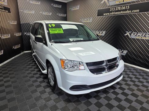 Used 2019 Dodge Grand Caravan SE image 6