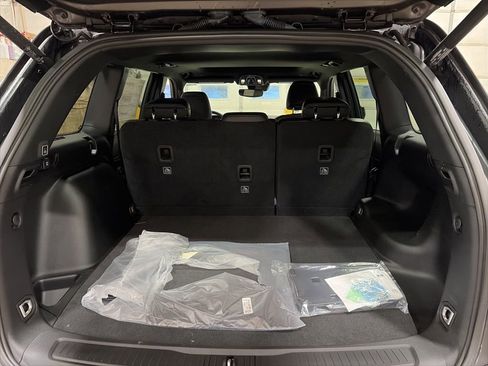 Certified 2024 Jeep Grand Cherokee Altitude image 10