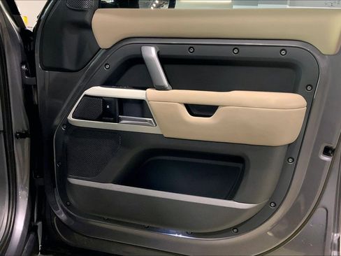 Used 2023 Land Rover Defender 110 X-Dynamic SE image 22