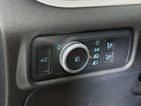 Used 2022 Ford Explorer XLT w/ Equipment Group 202A AWD/4WD image 18