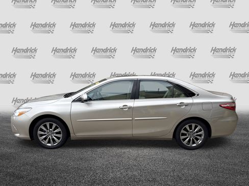 Used 2017 Toyota Camry XLE image 7