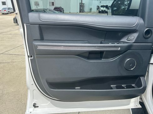 Used 2022 Ford Expedition XLT AWD/4WD image 9